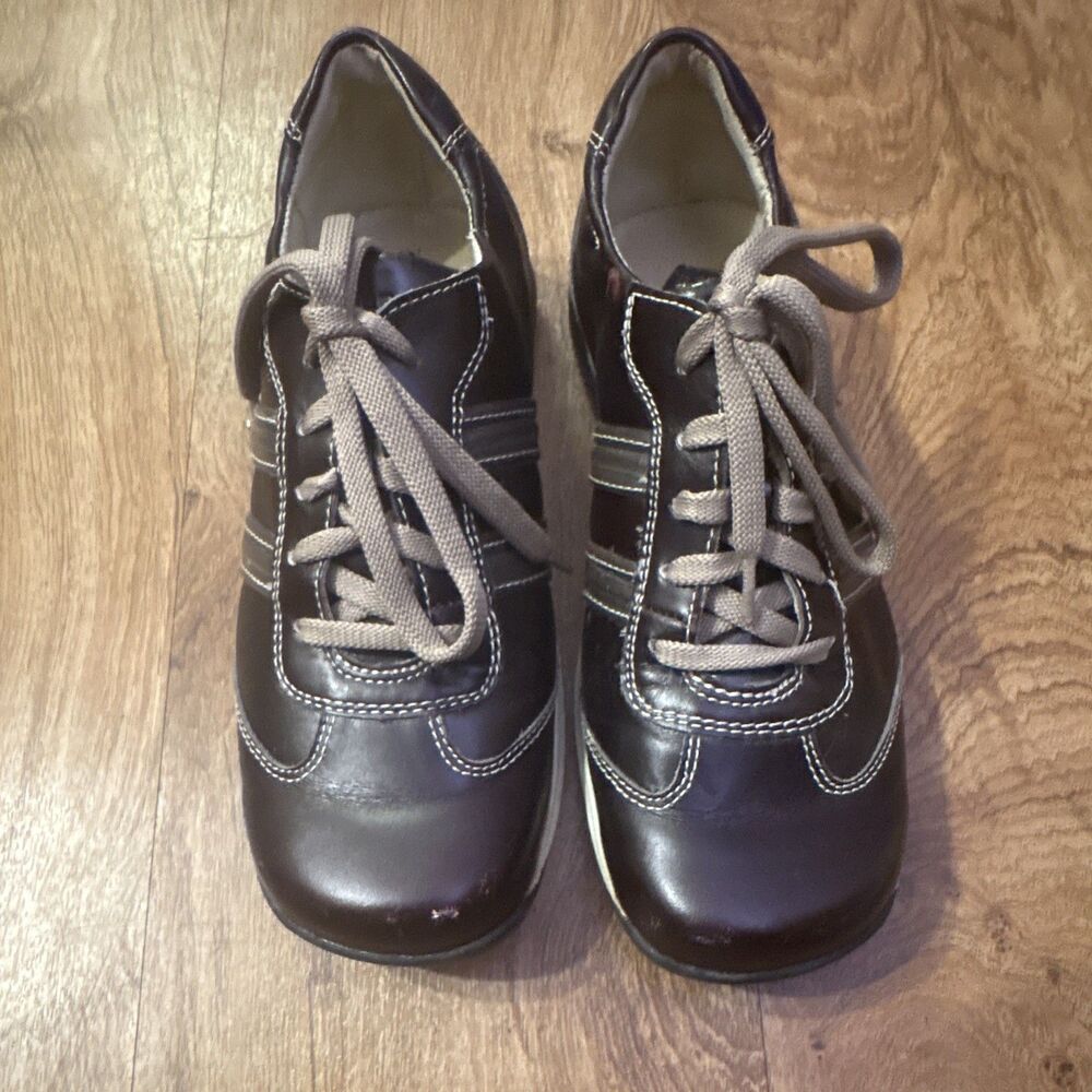 SKECHERS women's Somethin Else by Skechers y2k lace up shoes sz 7.5